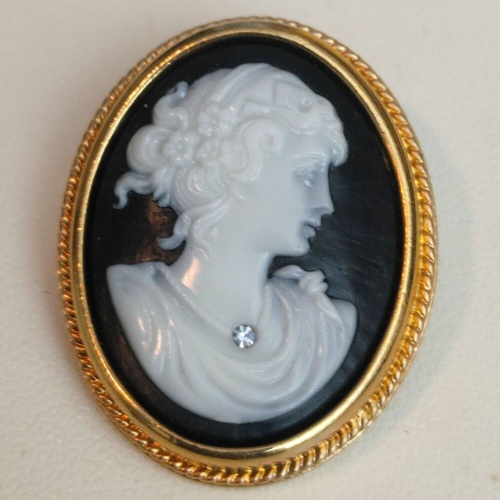 Vintage Victorian Grecian Avon Cameo Pin Brooch Pendant 1960s Gold Tone Frame